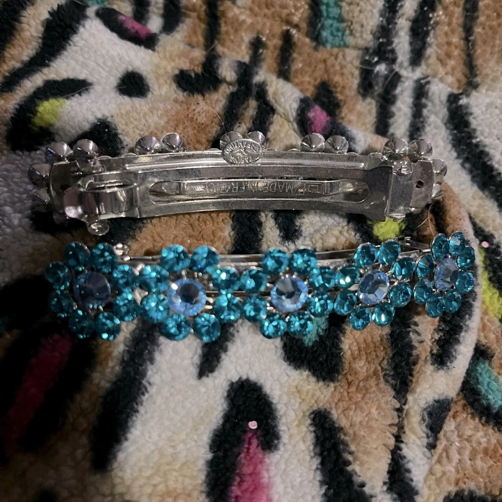 NWOT Tarina Tarantino Blue & Turquoise Swarovski Crystal signed hair clip Each